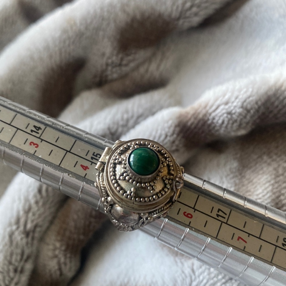 925 silver stoned poison holding ring.